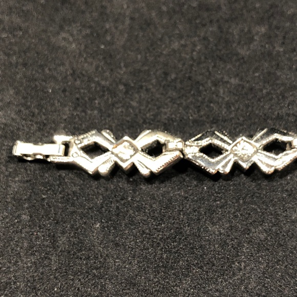 BRACELET - SILVER-TONE WITH 7 RHINESTONES EACH SET IN A SQUARE SETTING - Picture 11 of 16